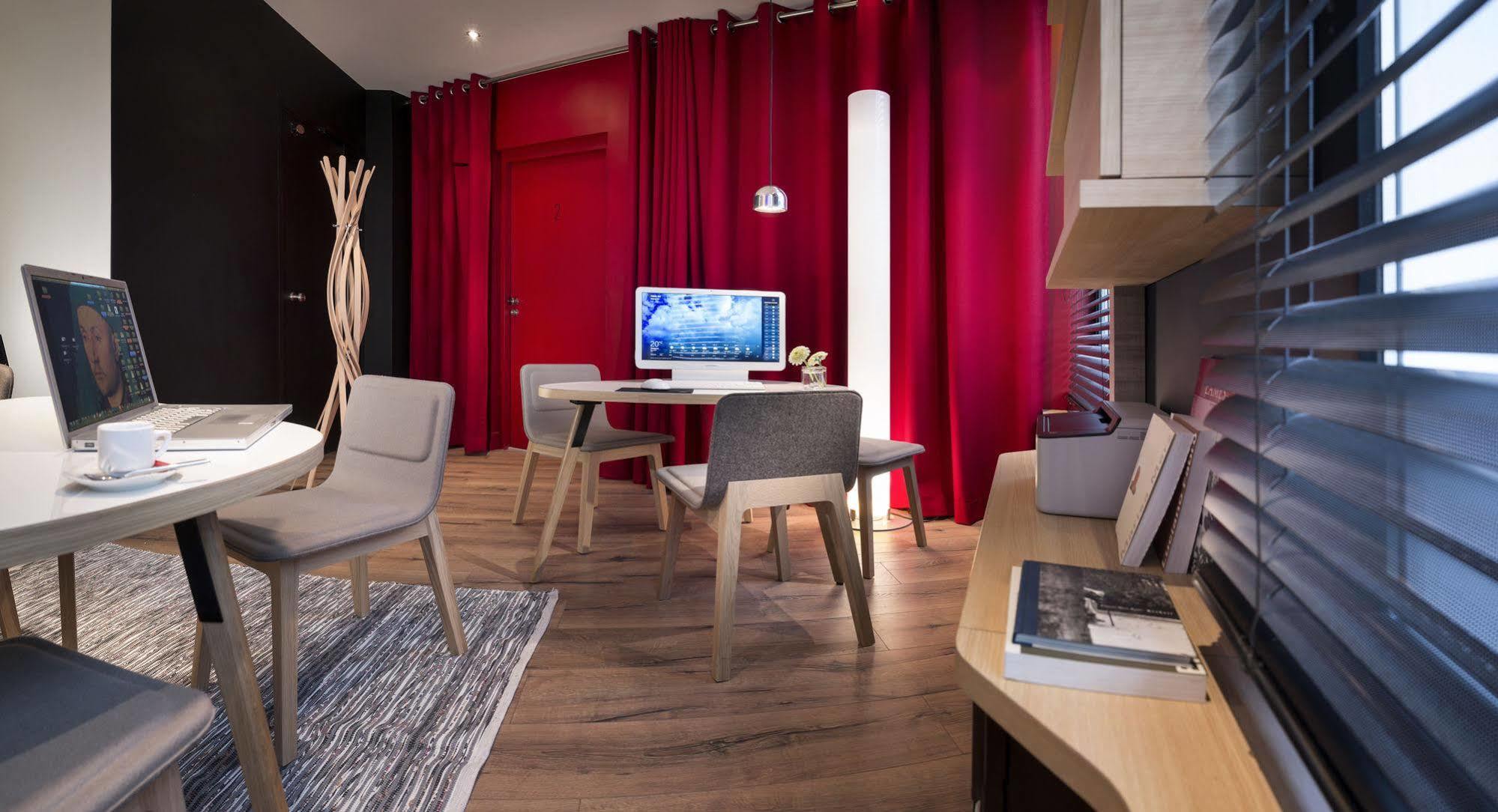 โฮเต็ล แมกซ์ Hotel ปารีส ภายนอก รูปภาพ